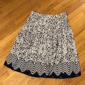 Printed pleated skirt.